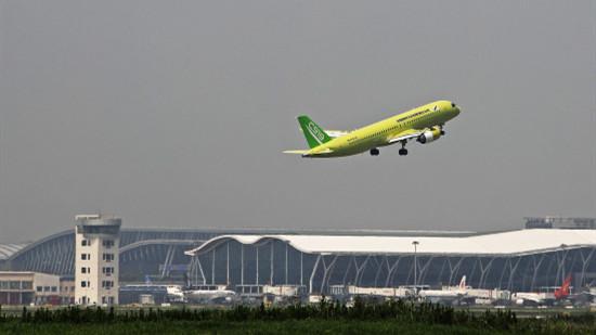 C919天秀畫月餅 迎中秋中國大飛機在空中畫月餅