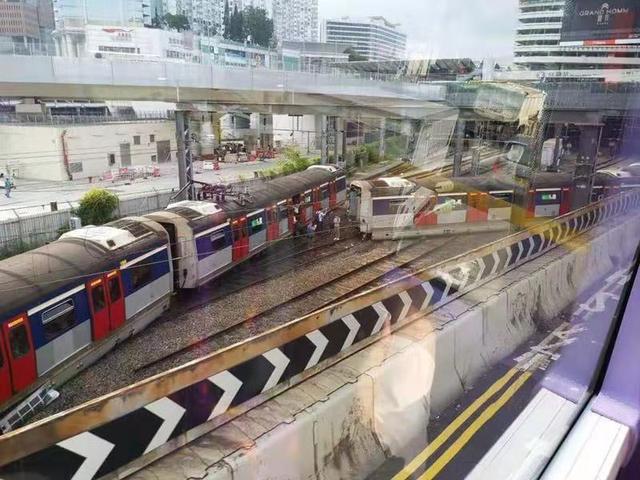 港鐵列車出軌 車廂斷開兩截列車車門飛脫